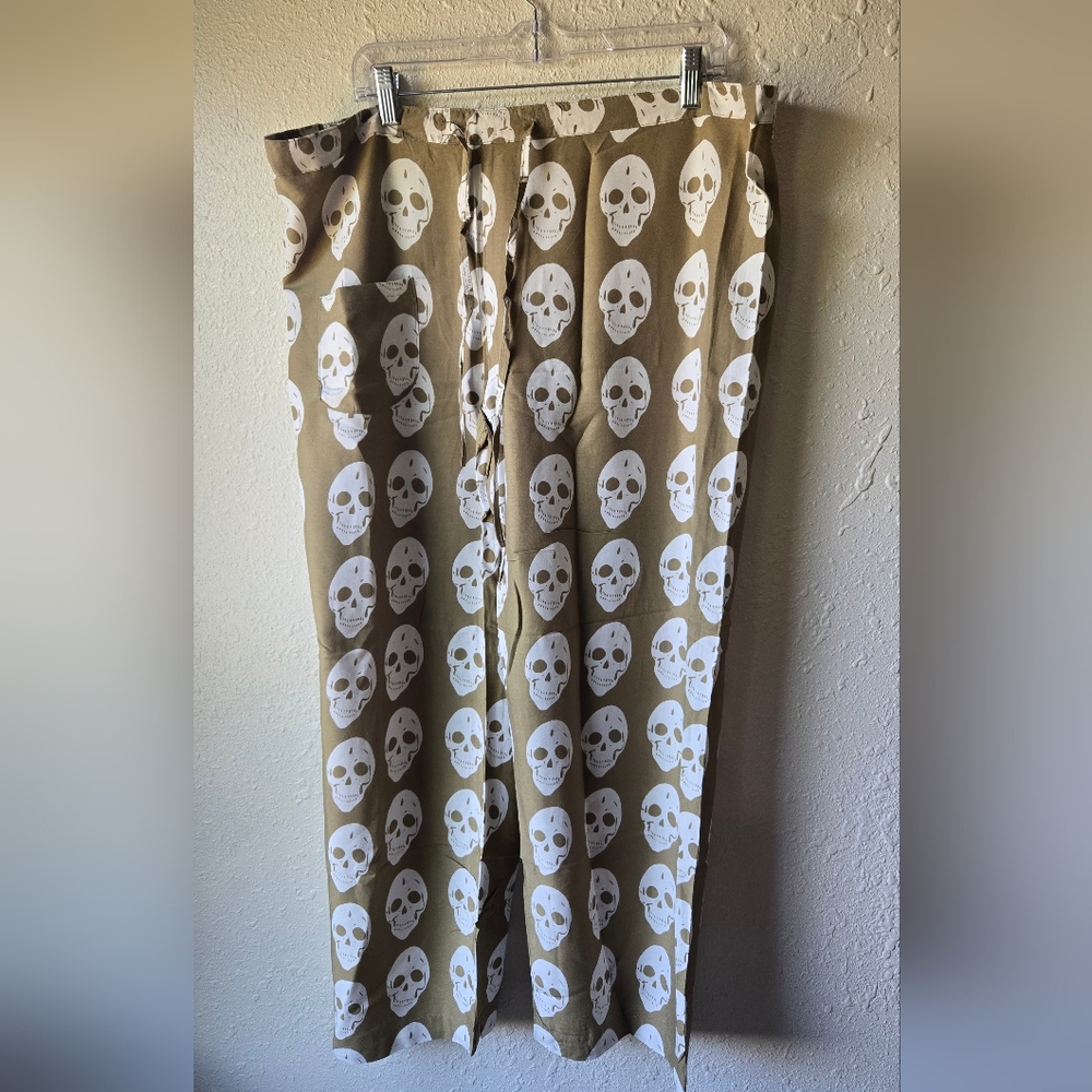 🌻NEW RAJ Tan Skull Print Pants, Sz L